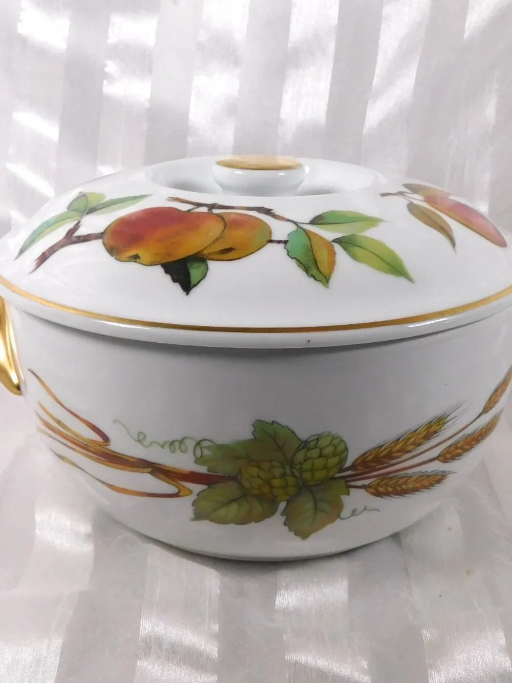 Royal Worcester Round Entrée Dish and Lid in Eversham Gold # 26292